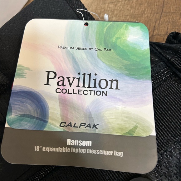 Pavilion Black Messenger Bag by Calpak 18” Laptop - Picture 9 of 10